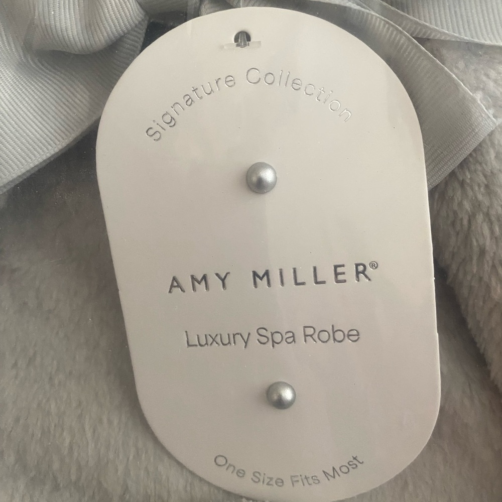 Amy Miller Plush Gray Robe NIP - Picture 4 of 4